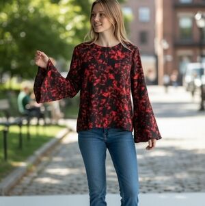 NWT Olivia‎ & Grace bell sleeve button back red & black printed blouse sz Lg